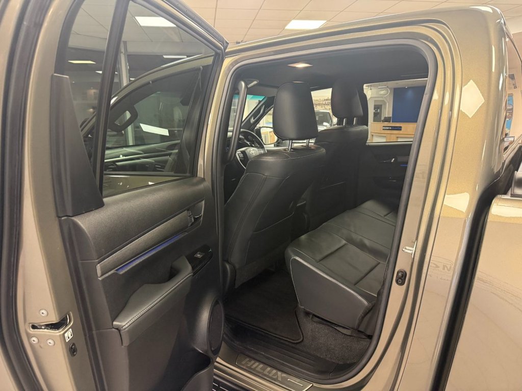 Used Toyota Hilux 2021 for sale - 77327704: Photo 19