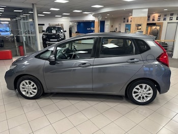 Used Honda Jazz 2018 for sale - 76210674: Photo