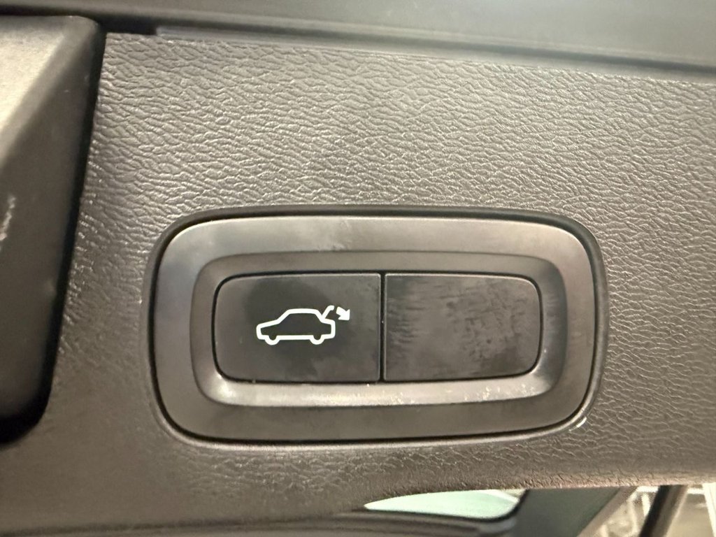 Used Volvo XC60 2018 for sale - 77805874: Photo 28