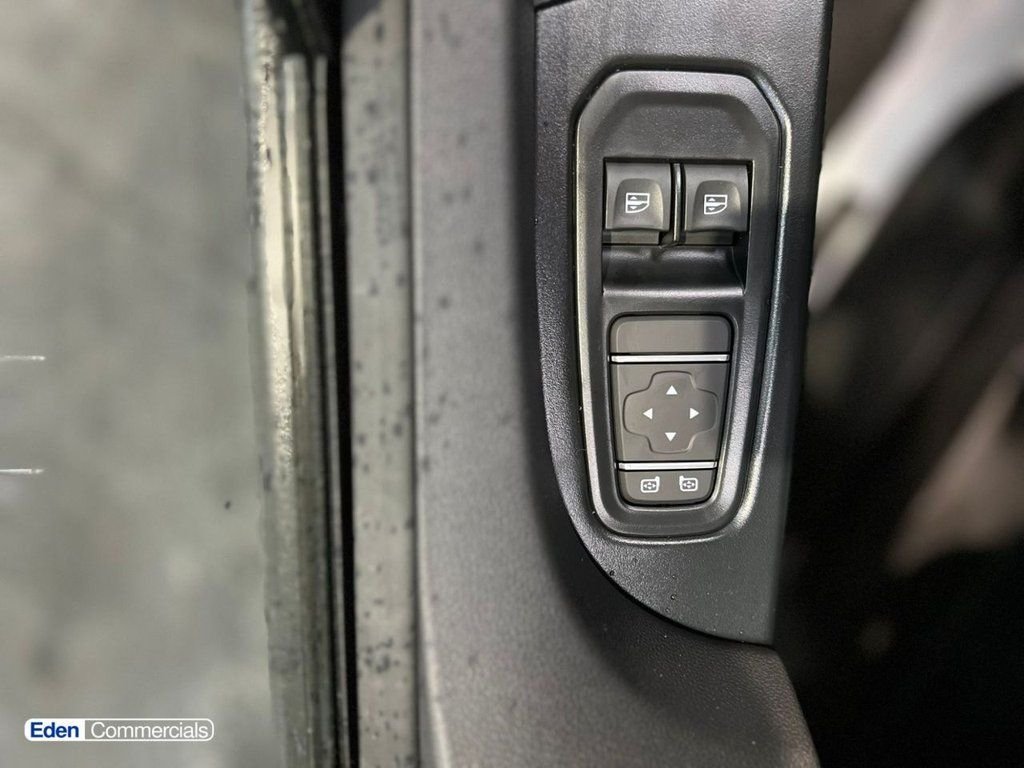 Used Renault Trafic 2025 for sale - 76841690: Photo 18