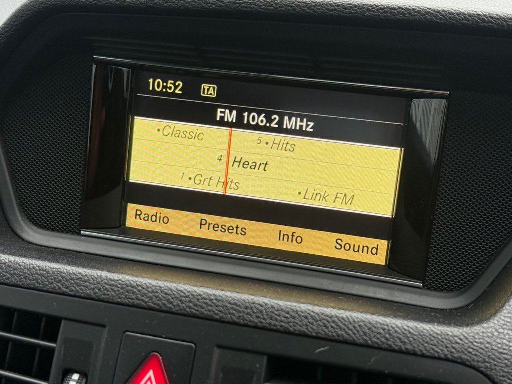 Used Mercedes-Benz E Class 2011 for sale - 77341519: Photo 31