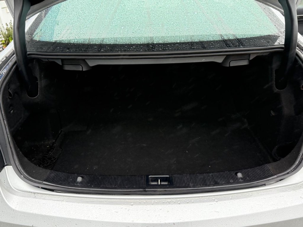 Used Mercedes-Benz E Class 2011 for sale - 77341519: Photo 39