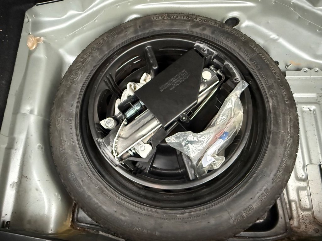 Used Mercedes-Benz E Class 2011 for sale - 77341519: Photo 40