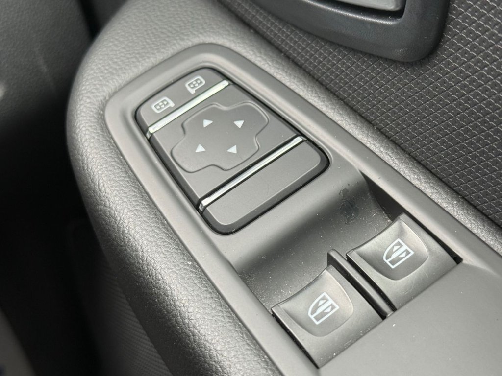 Used Renault Clio 2018 for sale - 77849848: Photo 42