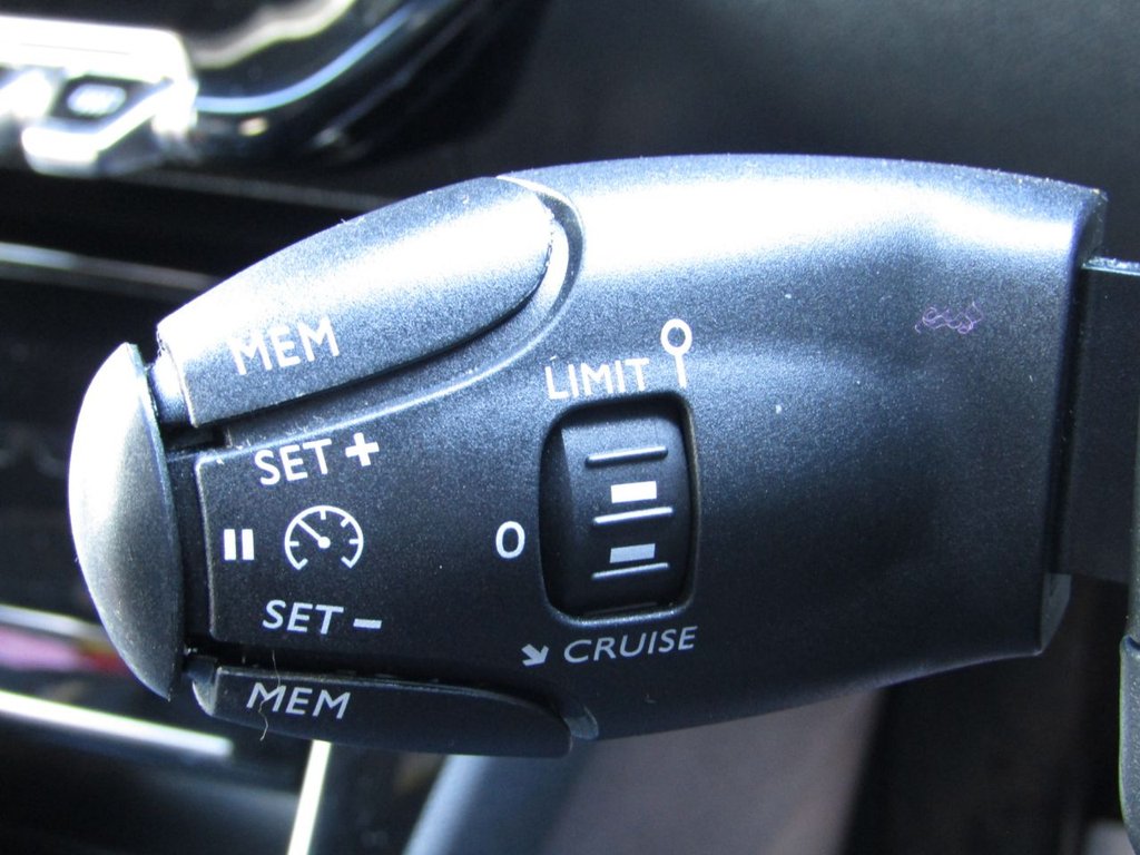 Used Peugeot 2008 2023 for sale - 76367637: Photo 36