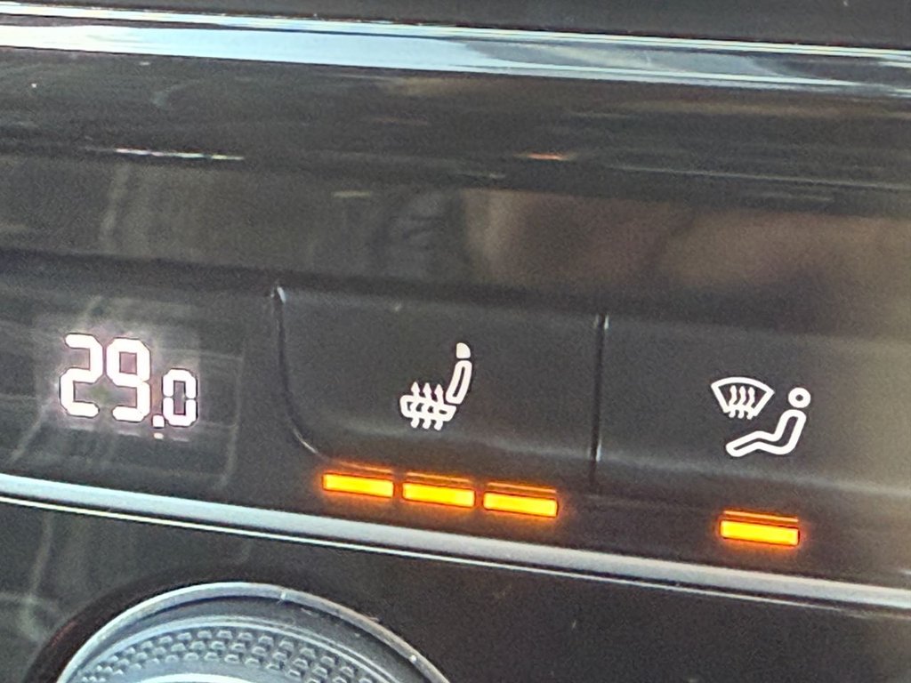 Used Volkswagen Golf 2019 for sale - 76962232: Photo 32