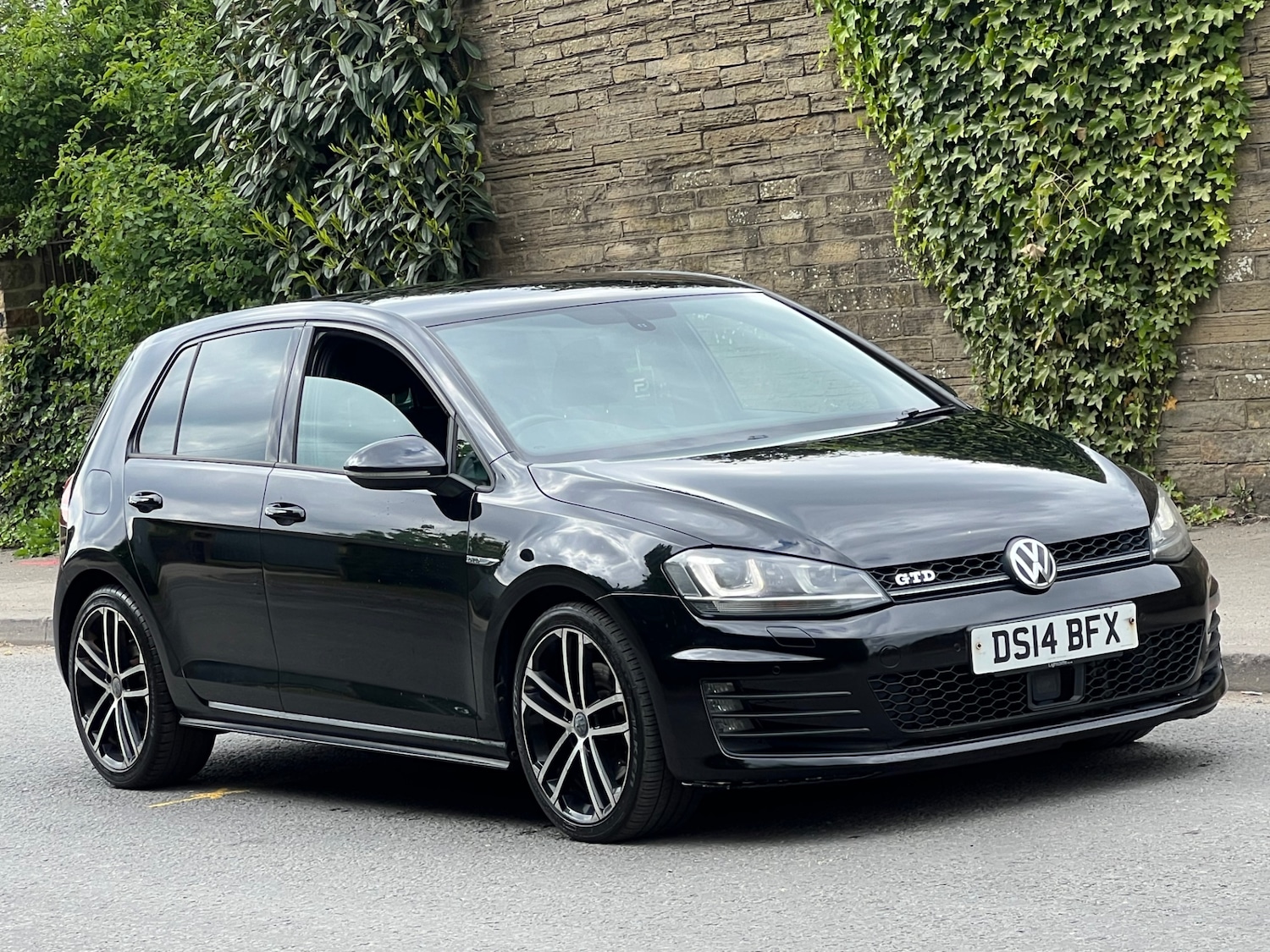 Used Volkswagen Golf 2014 for sale - 76620630: Photo 1