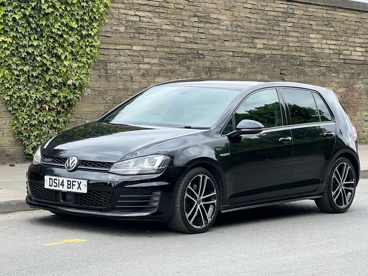 Used Volkswagen Golf 2014 for sale - 76620630: Photo 2