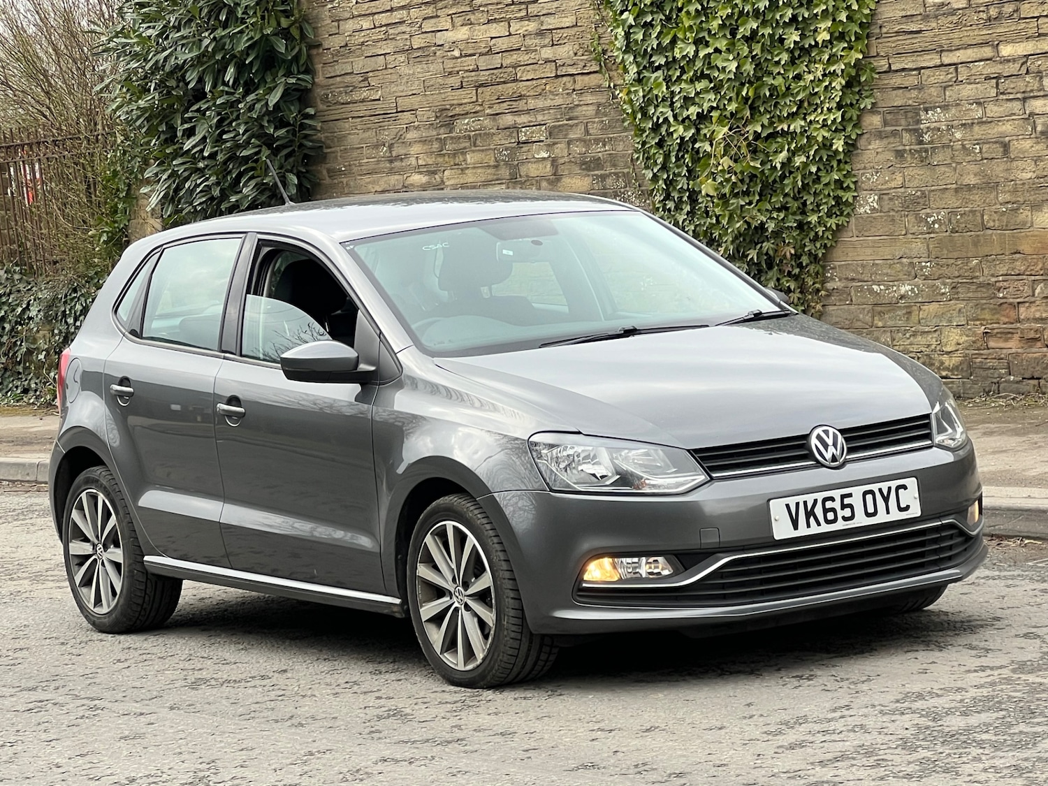 Used Volkswagen Polo 2015 for sale - 76364885: Photo 1