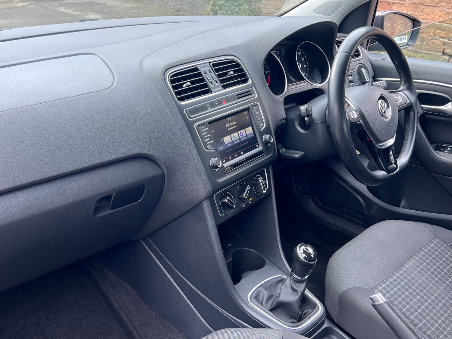 Used Volkswagen Polo 2015 for sale - 76364885: Photo 5