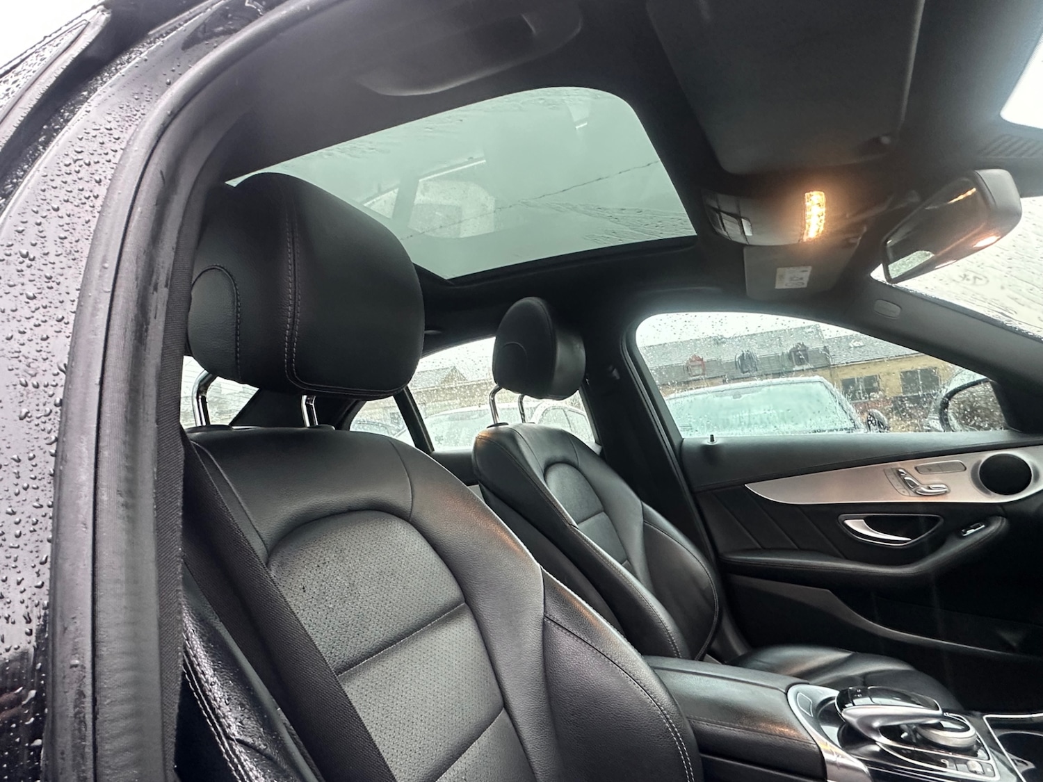 Used Mercedes-Benz C Class 2015 for sale - 76968608: Photo 4