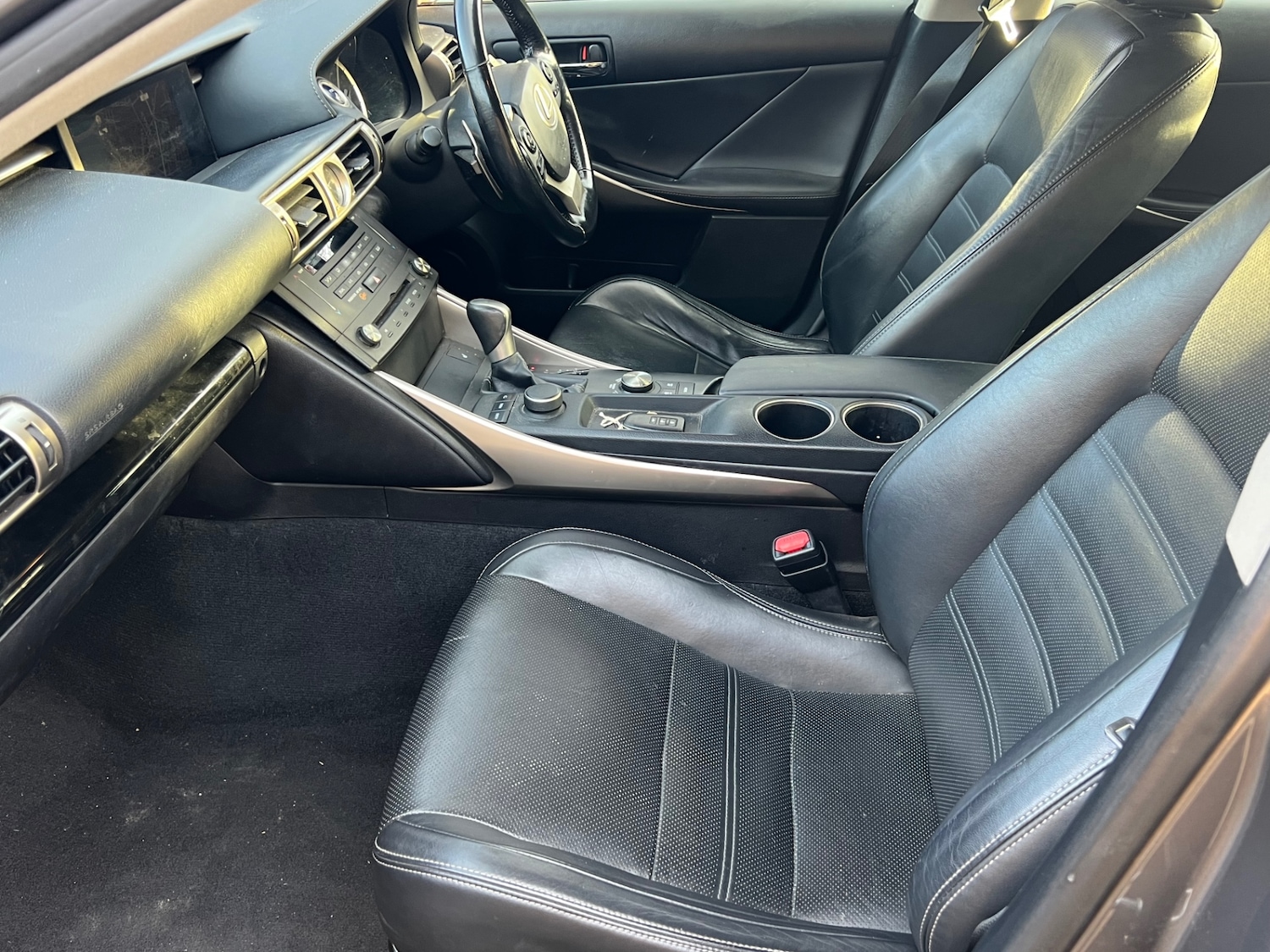 Used Lexus IS 2015 for sale - 76682523: Photo 3