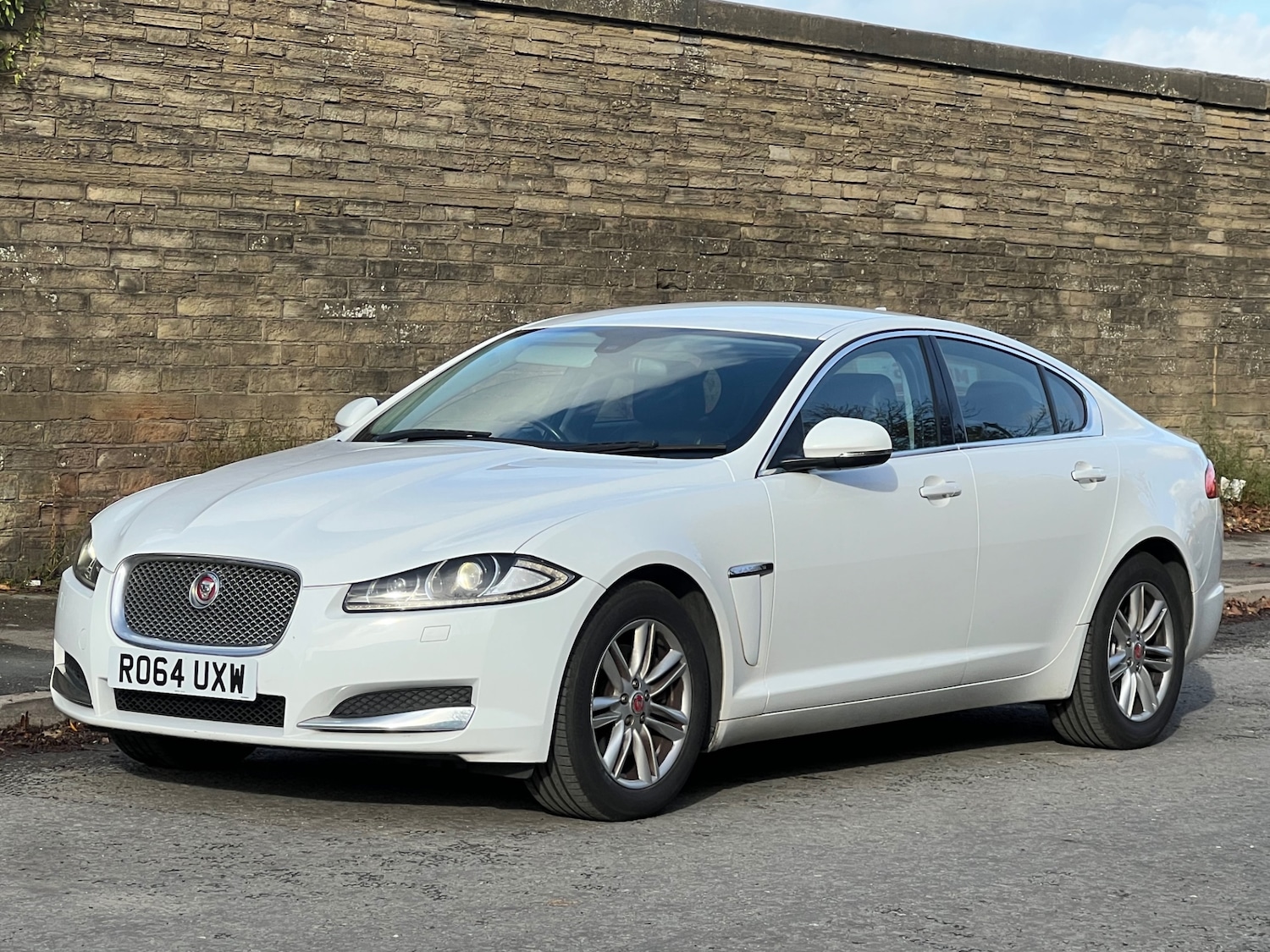 Used Jaguar XF 2014 for sale - 76402915: Photo 2