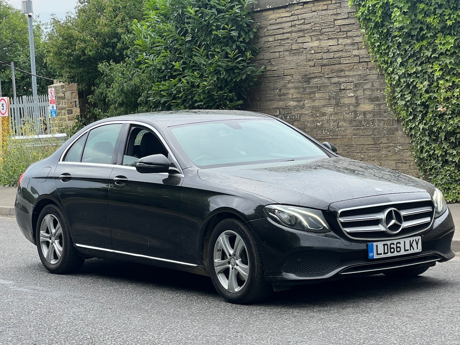 Used Mercedes-Benz E Class 2016 for sale - 76288676: Photo 2