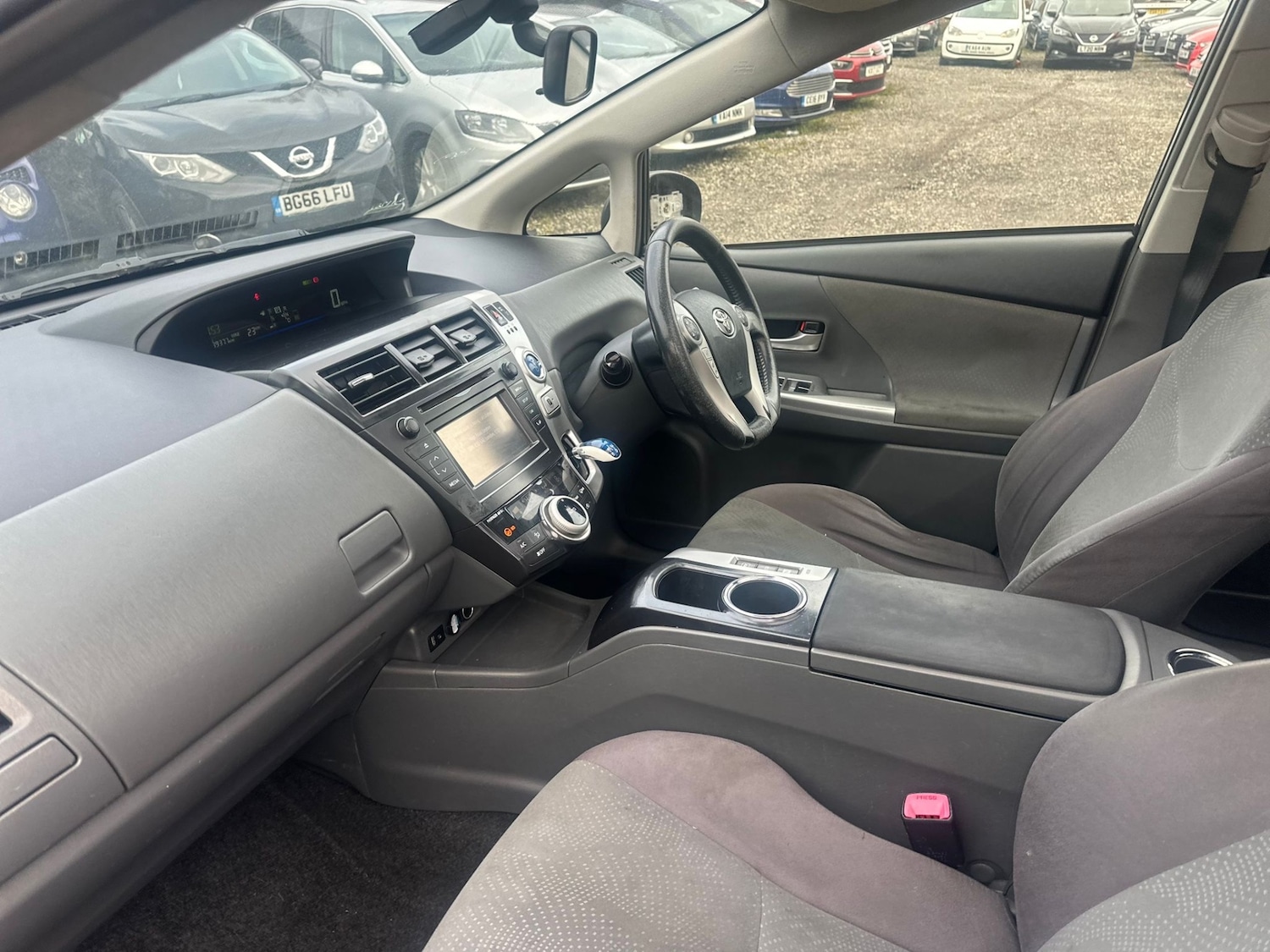 Used Toyota Prius+ 2013 for sale - 77290417: Photo 4