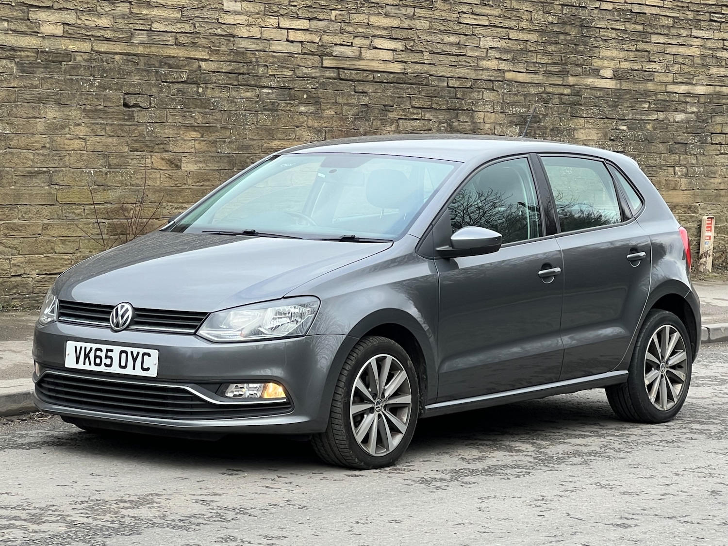 Used Volkswagen Polo 2015 for sale - 76713327: Photo 1