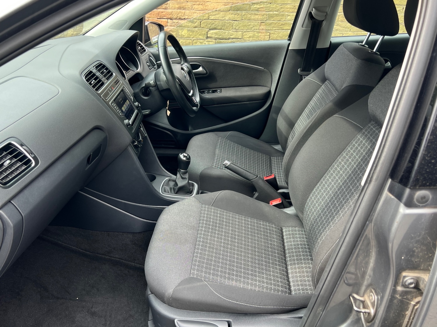 Used Volkswagen Polo 2015 for sale - 76713327: Photo 4