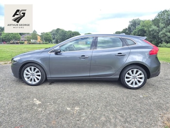 Used Volvo V40 2013 for sale - 79048688: Photo