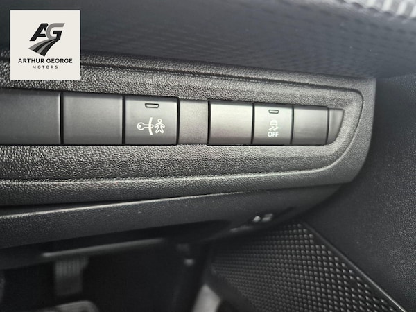 Used Peugeot 208 2015 for sale - 76290601: Photo 11