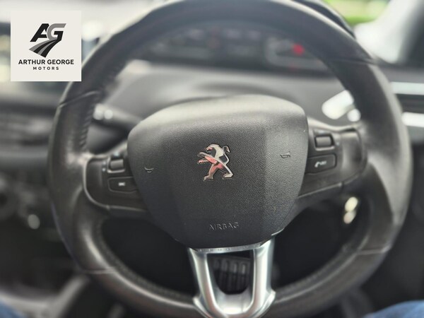 Used Peugeot 208 2015 for sale - 76290601: Photo 16