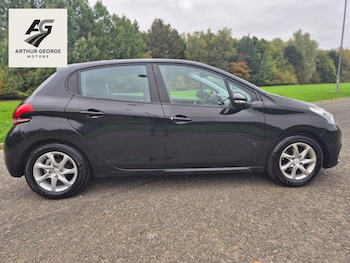 Used Peugeot 208 2015 for sale - 76290601: Photo 3
