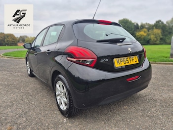 Used Peugeot 208 2015 for sale - 76290601: Photo 4