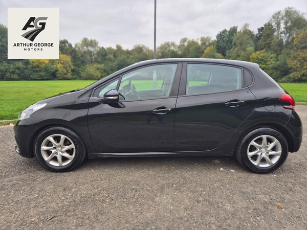 Used Peugeot 208 2015 for sale - 76290601: Photo 5