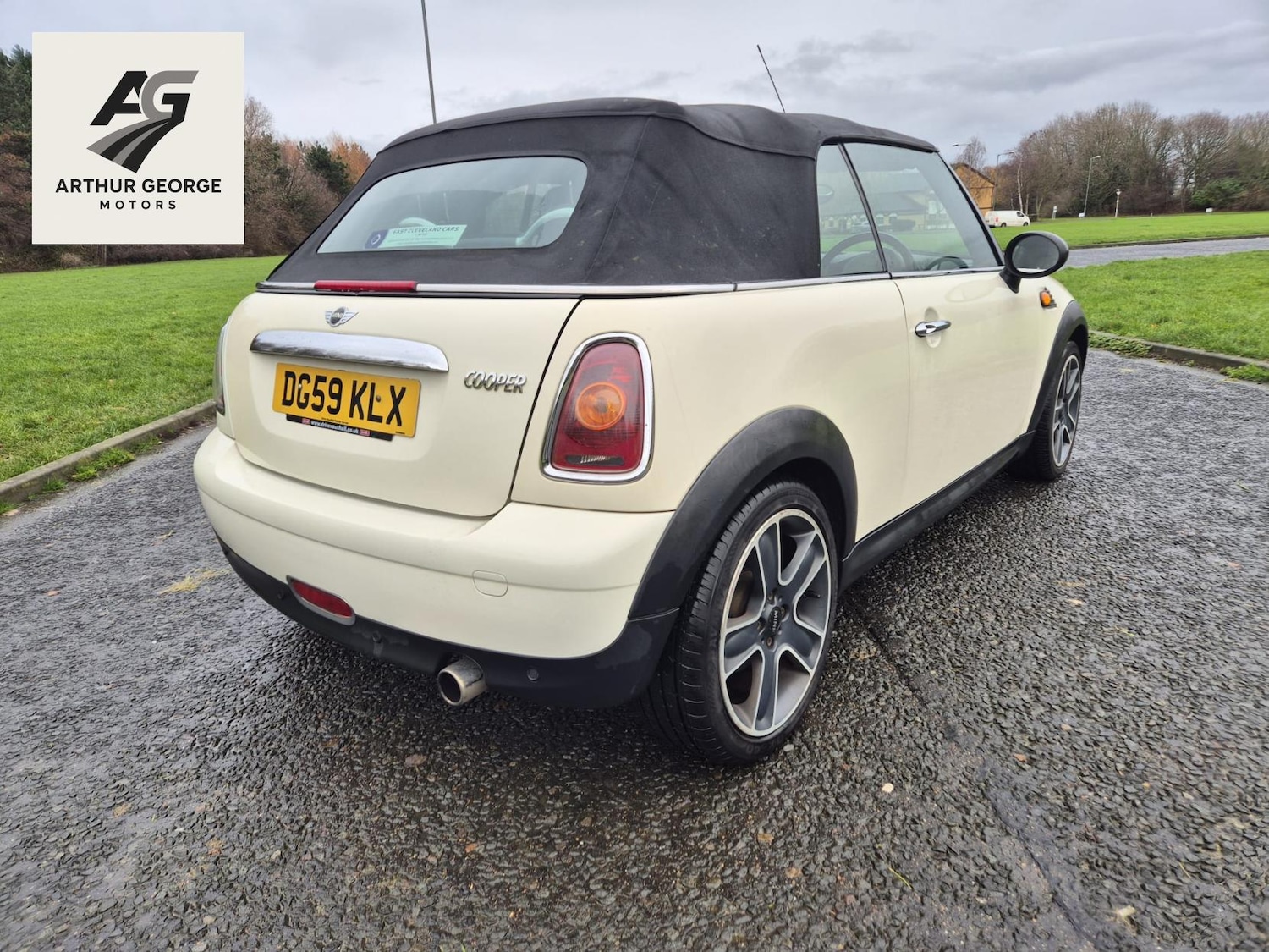 Used MINI Convertible 2009 for sale - 76922272: Photo 10