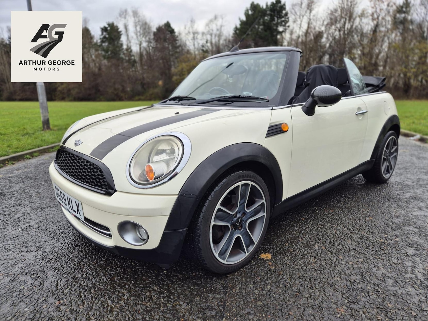 Used MINI Convertible 2009 for sale - 76922272: Photo 2