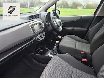 Used Toyota Yaris 2013 for sale - 77508937: Photo