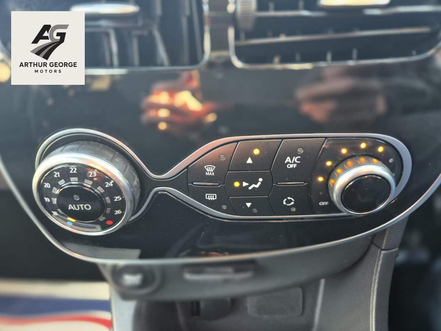 Used Renault Clio 2015 for sale - 76643868: Photo 14