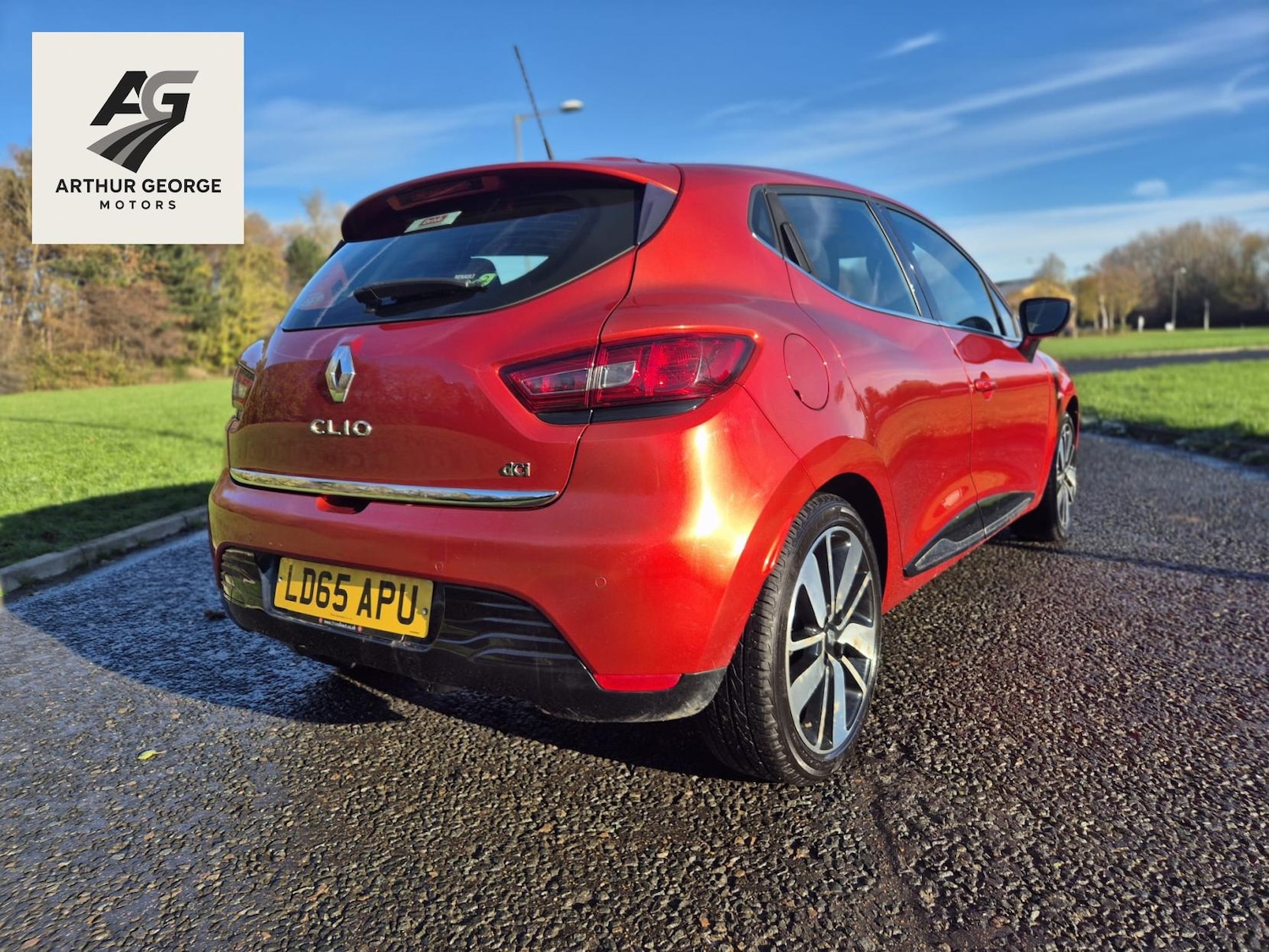 Used Renault Clio 2015 for sale - 76643868: Photo 2