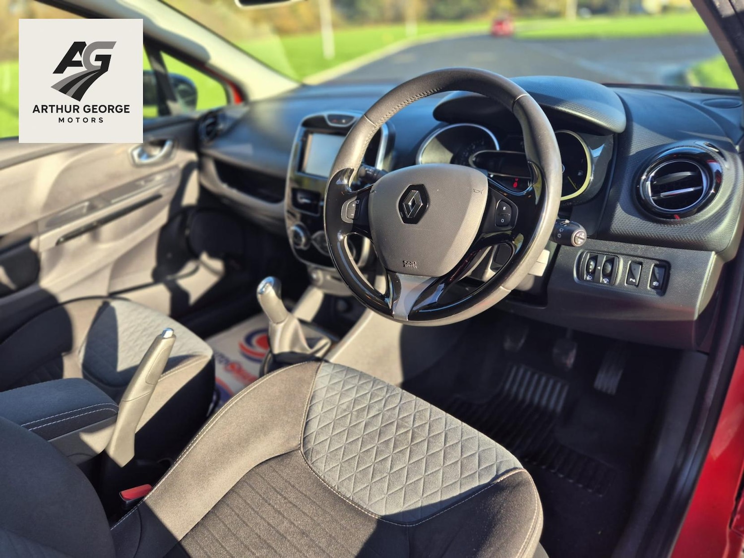 Used Renault Clio 2015 for sale - 76643868: Photo 24