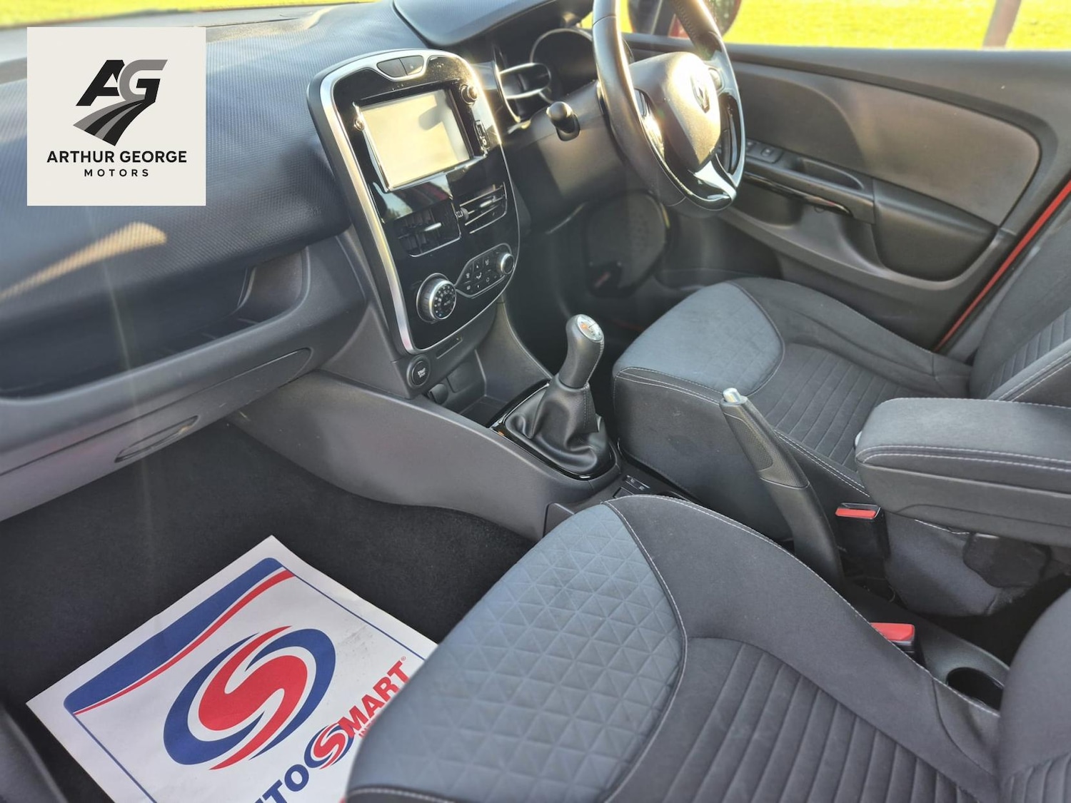 Used Renault Clio 2015 for sale - 76643868: Photo 25