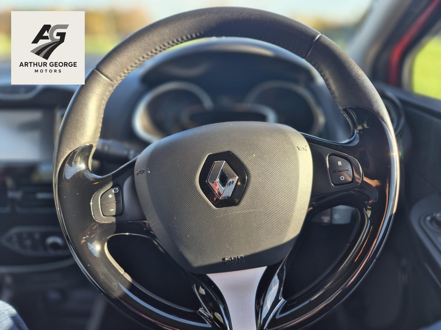 Used Renault Clio 2015 for sale - 76643868: Photo 27