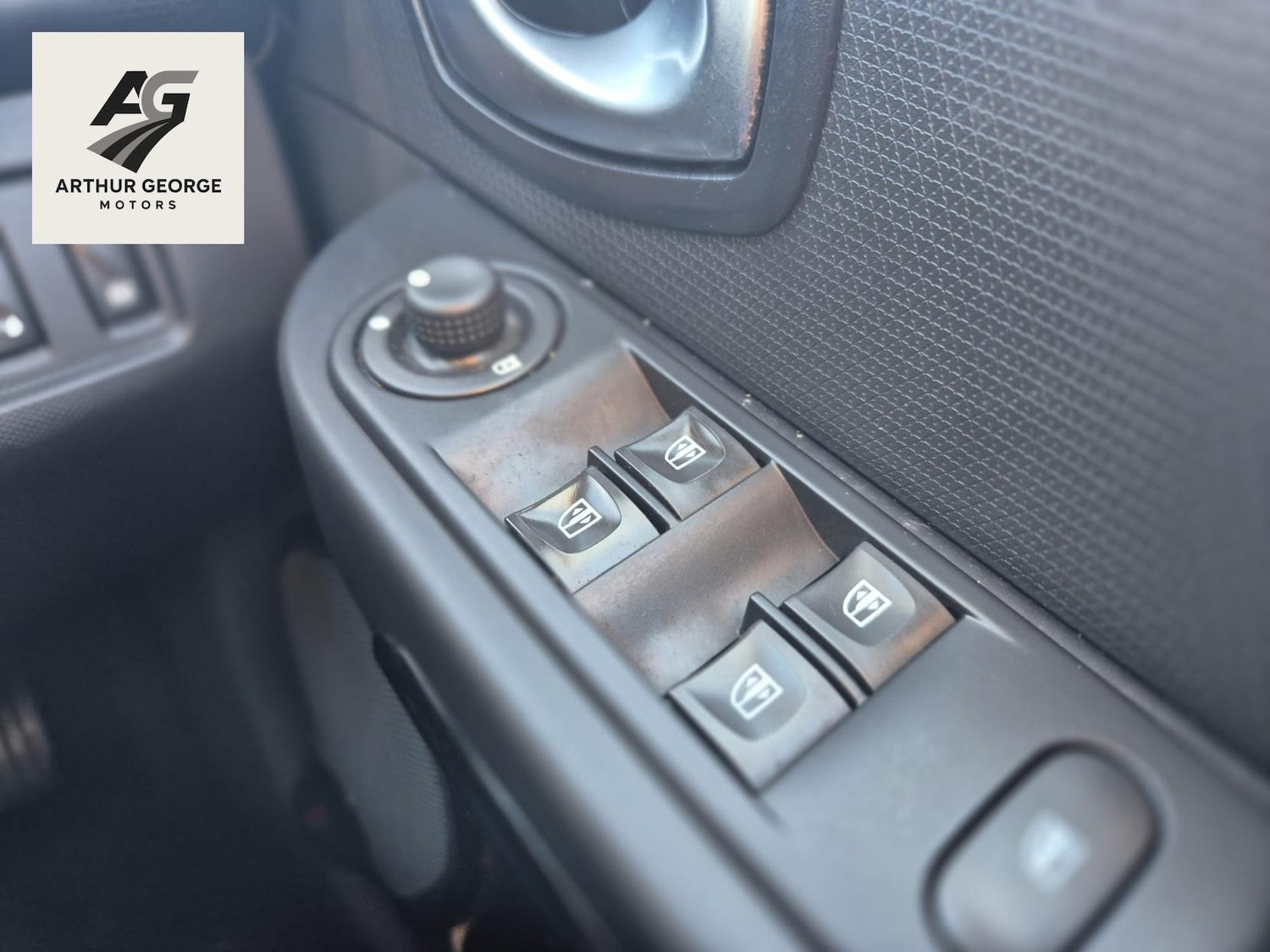 Used Renault Clio 2015 for sale - 76643868: Photo 29