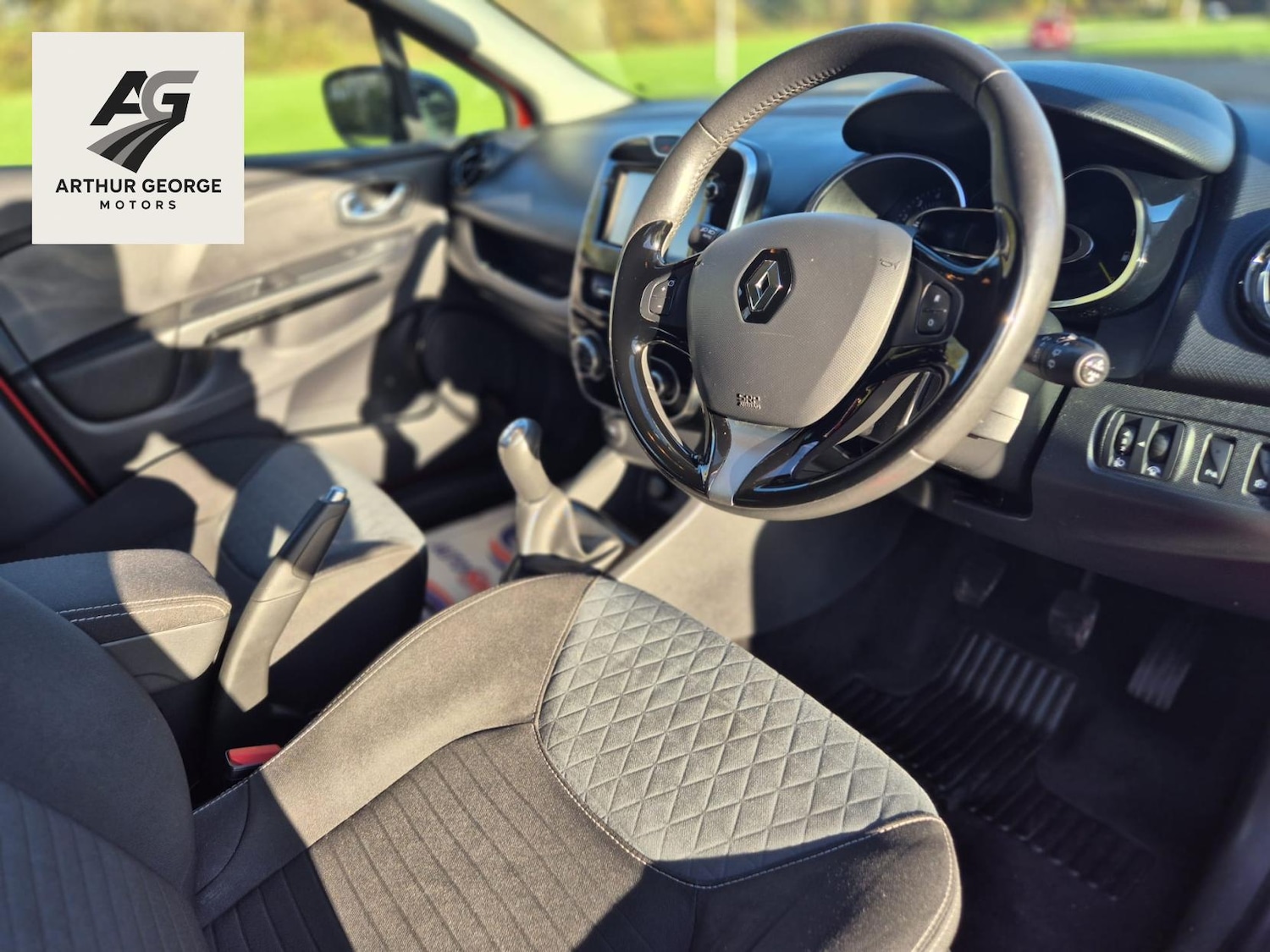 Used Renault Clio 2015 for sale - 76643868: Photo 4
