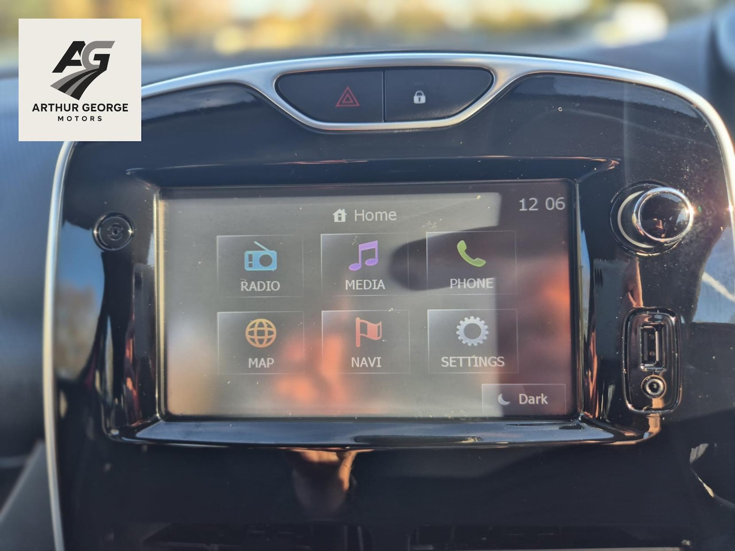 Used Renault Clio 2015 for sale - 76643868: Photo 6