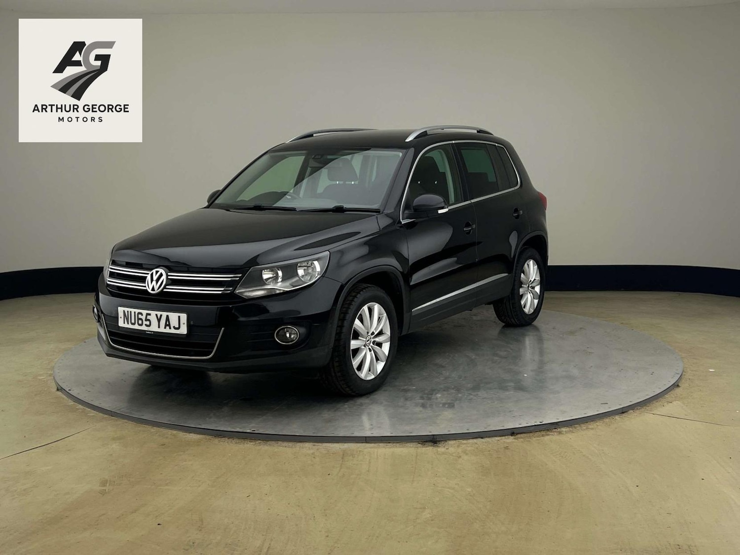 Used Volkswagen Tiguan 2015 for sale - 77918182: Photo 2