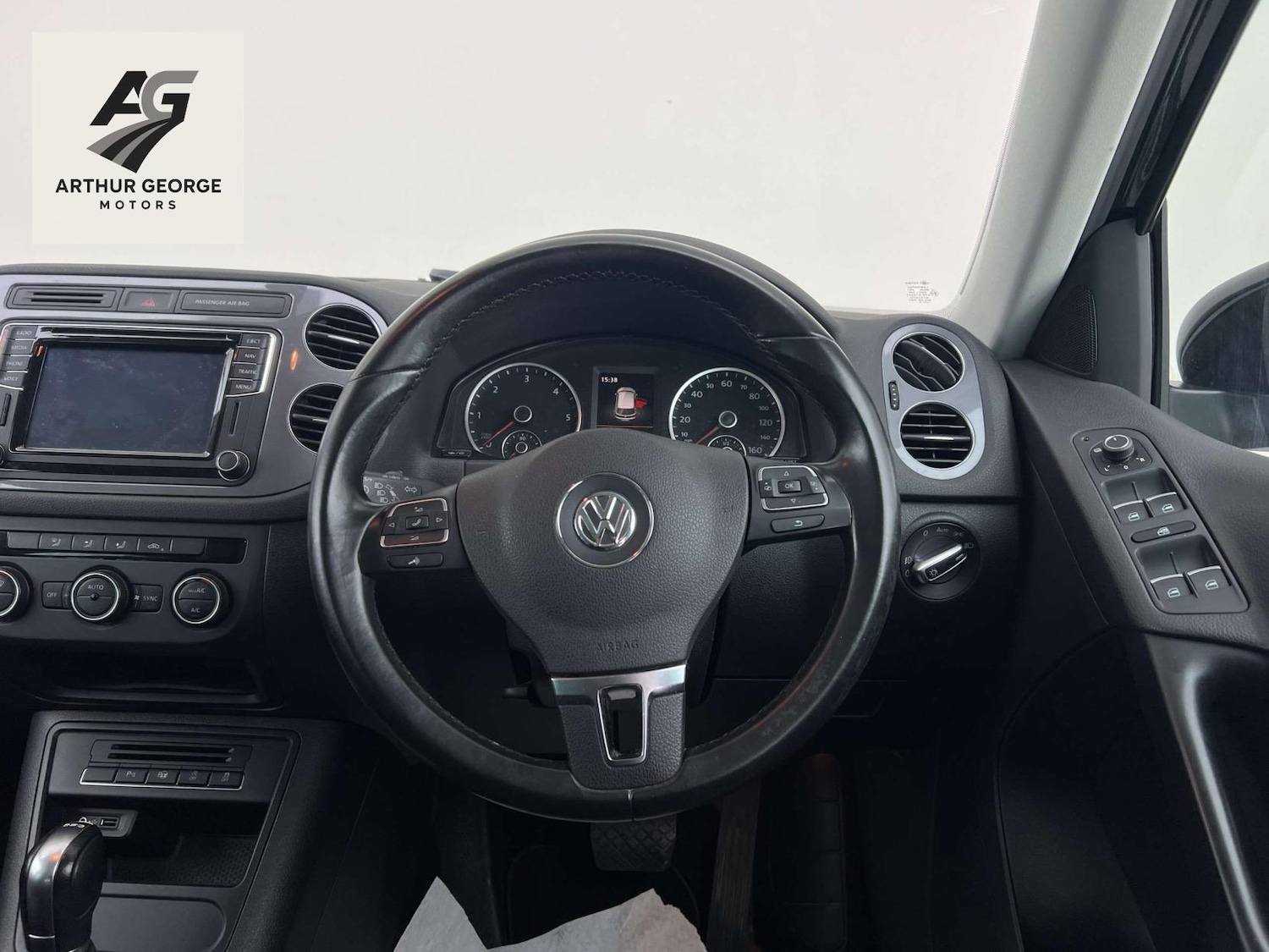 Used Volkswagen Tiguan 2015 for sale - 77918182: Photo 4