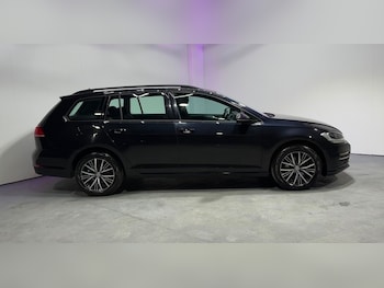 Used Volkswagen Golf 2017 for sale - 77535609: Photo