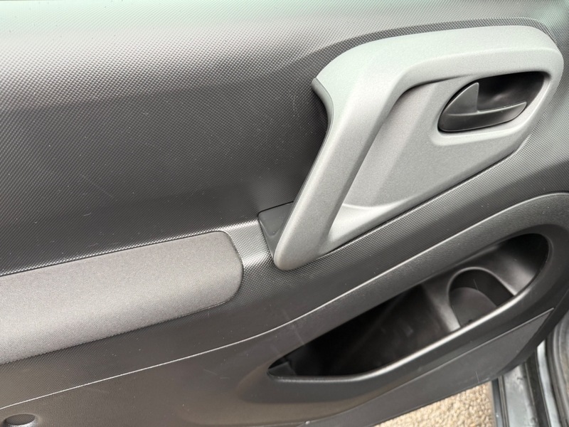 Used Peugeot Partner 2017 for sale - 76559677: Photo 28