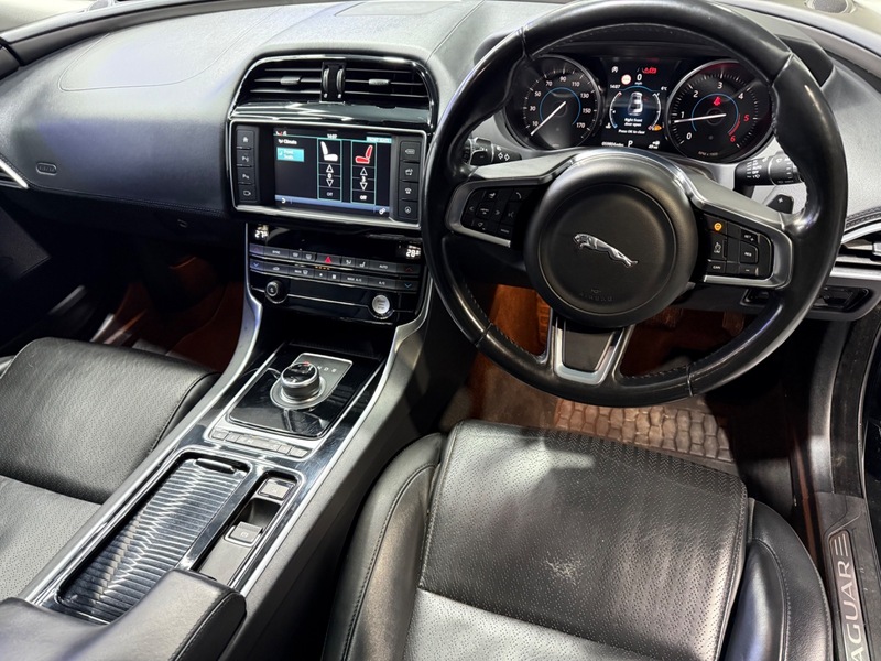 Used Jaguar XE 2017 for sale - 77213186: Photo 10