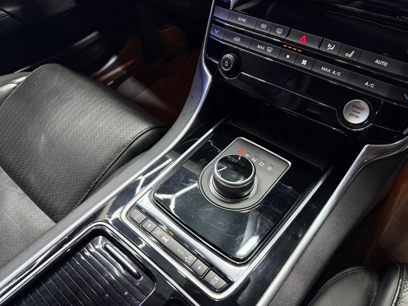 Used Jaguar XE 2017 for sale - 77213186: Photo 14