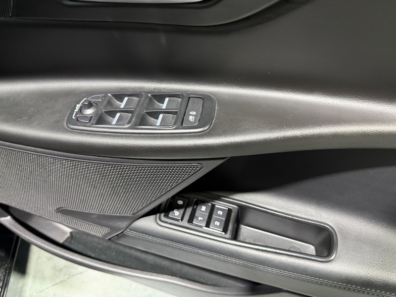 Used Jaguar XE 2017 for sale - 77213186: Photo 16