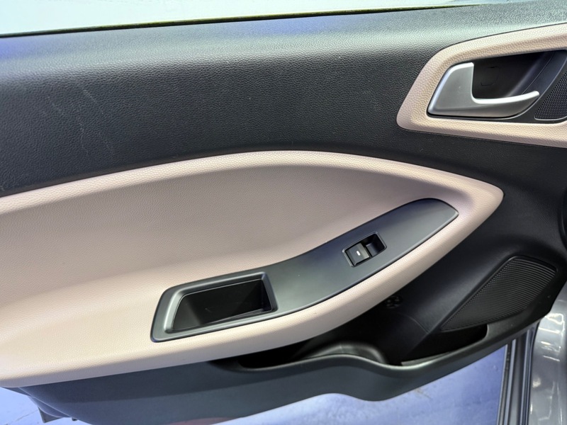 Used Hyundai i20 2015 for sale - 76836734: Photo 23