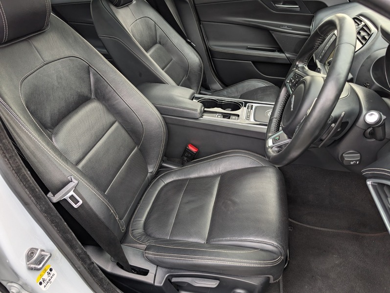 Used Jaguar XE 2016 for sale - 76510464: Photo 10