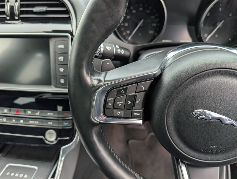 Used Jaguar XE 2016 for sale - 76510464: Photo 15