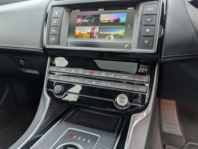 Used Jaguar XE 2016 for sale - 76510464: Photo 21