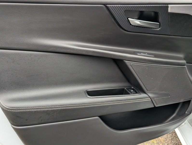 Used Jaguar XE 2016 for sale - 76510464: Photo 34